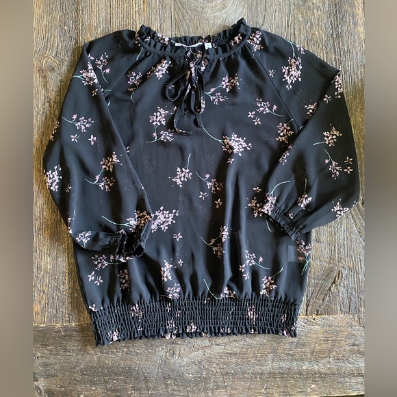 Signature by Reitman’s sheer Blouse 🌼 - Picture 1 of 6